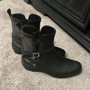 Burberry rain boots size 8